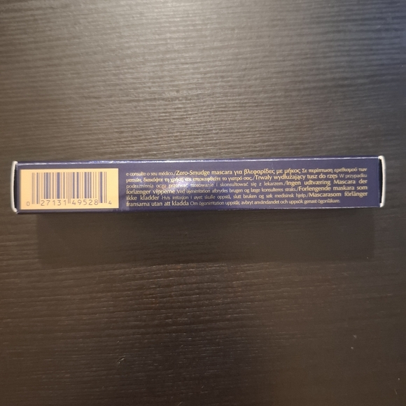 Estee Lauder Double Wear Mascara - Black and Gold - Picture 10 of 11